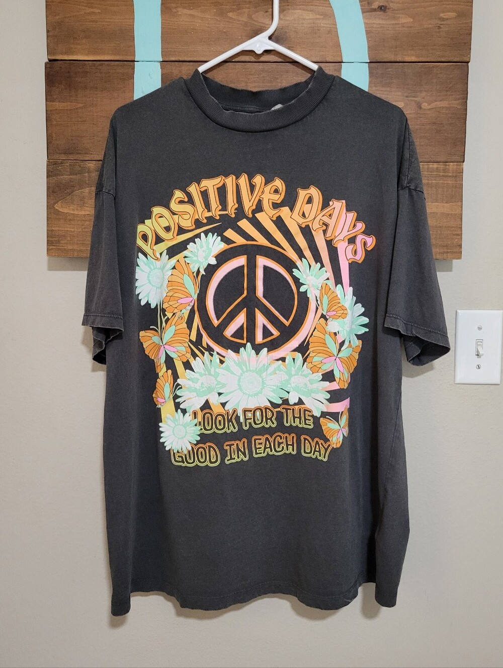 Divided 'Positive Days' Oversized Graphic Tee with Pastel Floral Peace Sign S